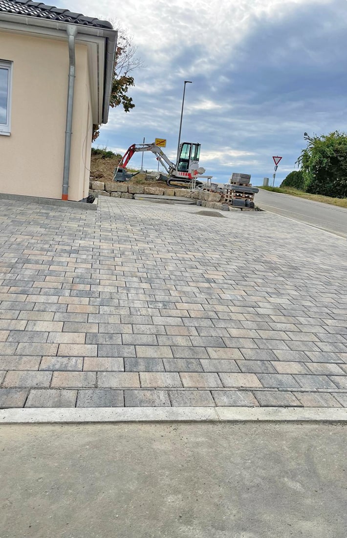 Vorgarten & Parkplatz Steine im Versatz